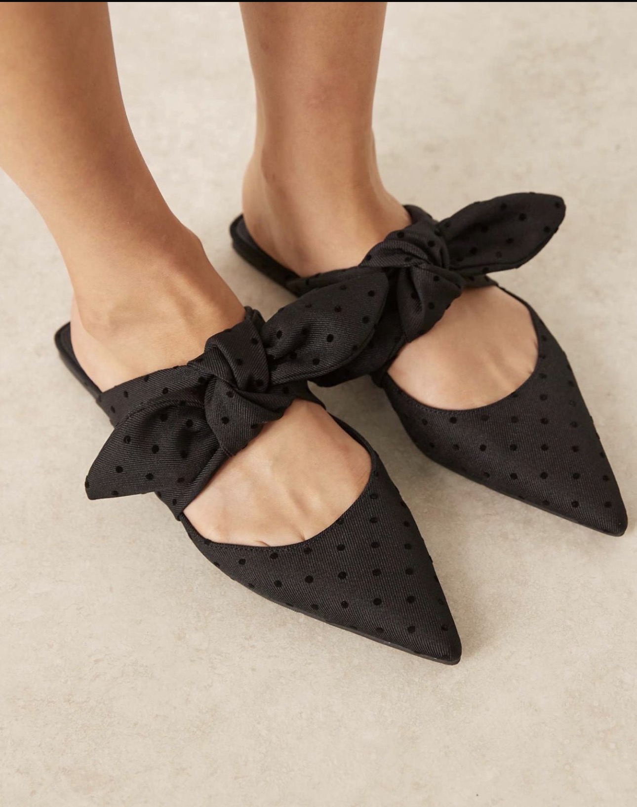 Mule plate noeud de fleur  pois noir