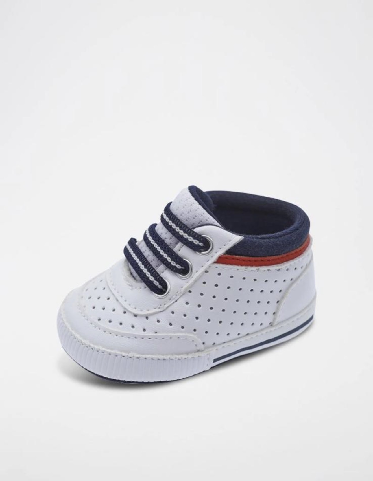 Tennis nouveau né BATA