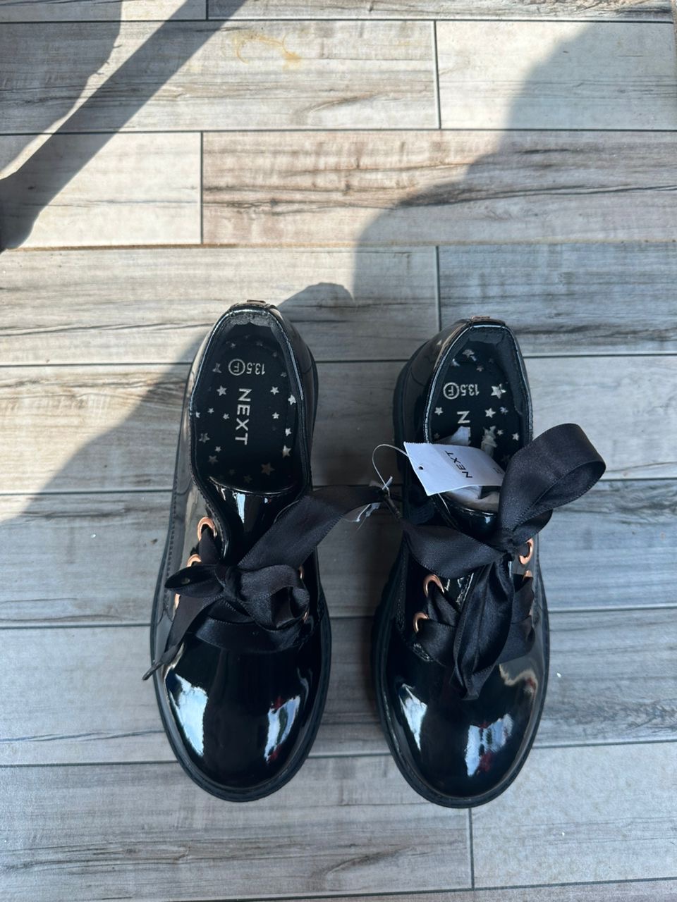 Derby noire vernie à lacets Next