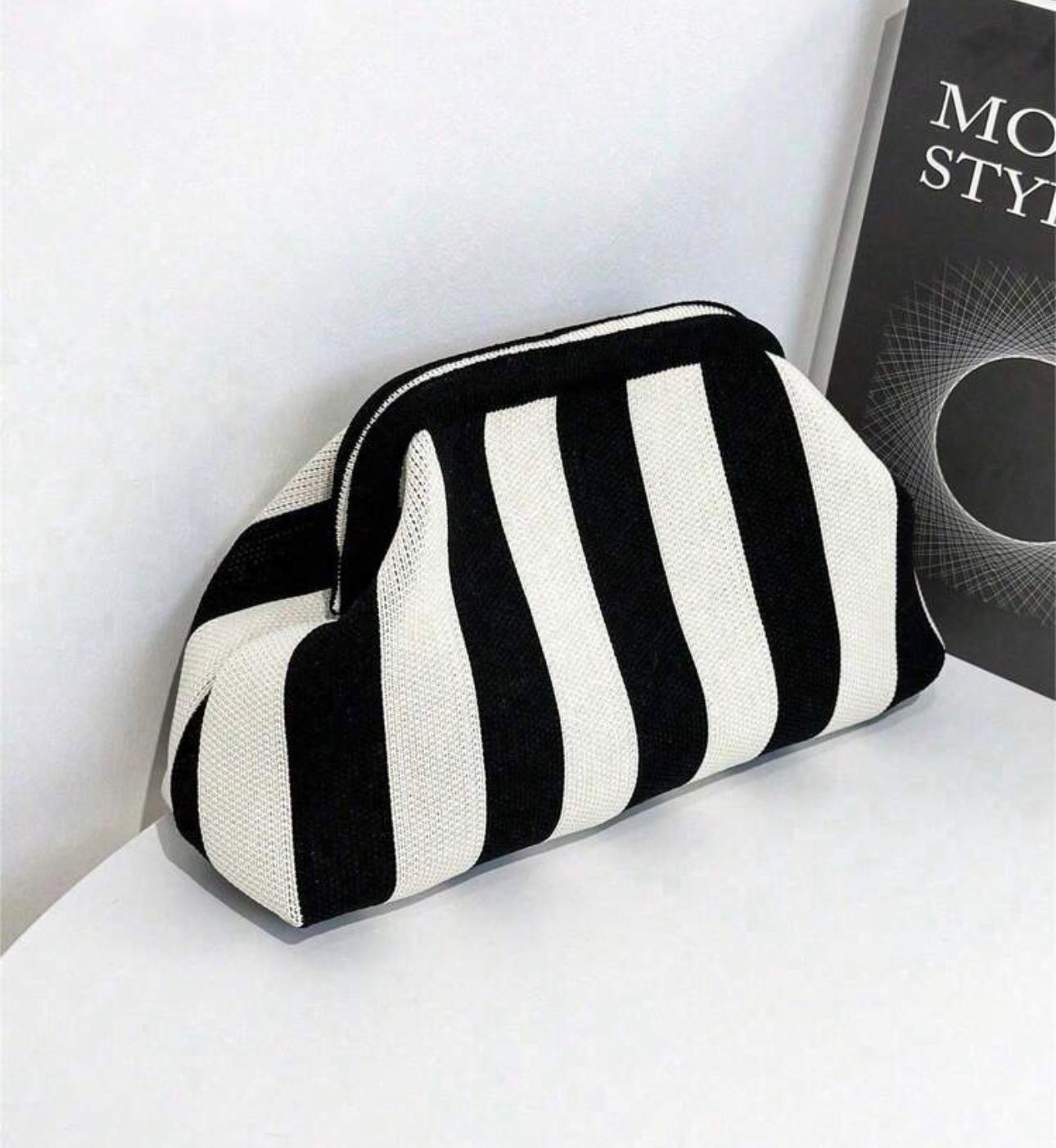 Sac clucht noir rayé blanc