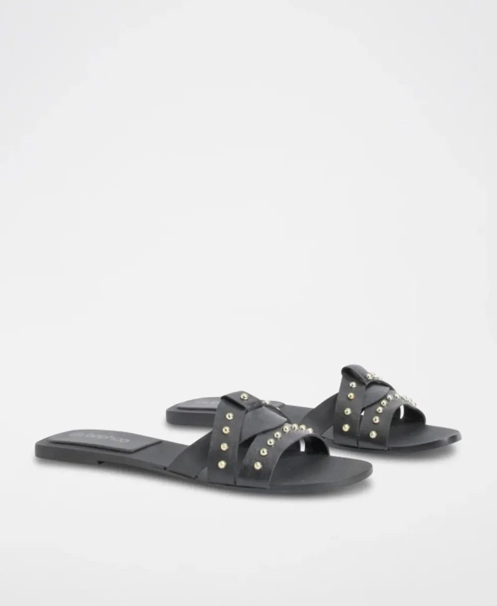 Mule plate noire Bohoo