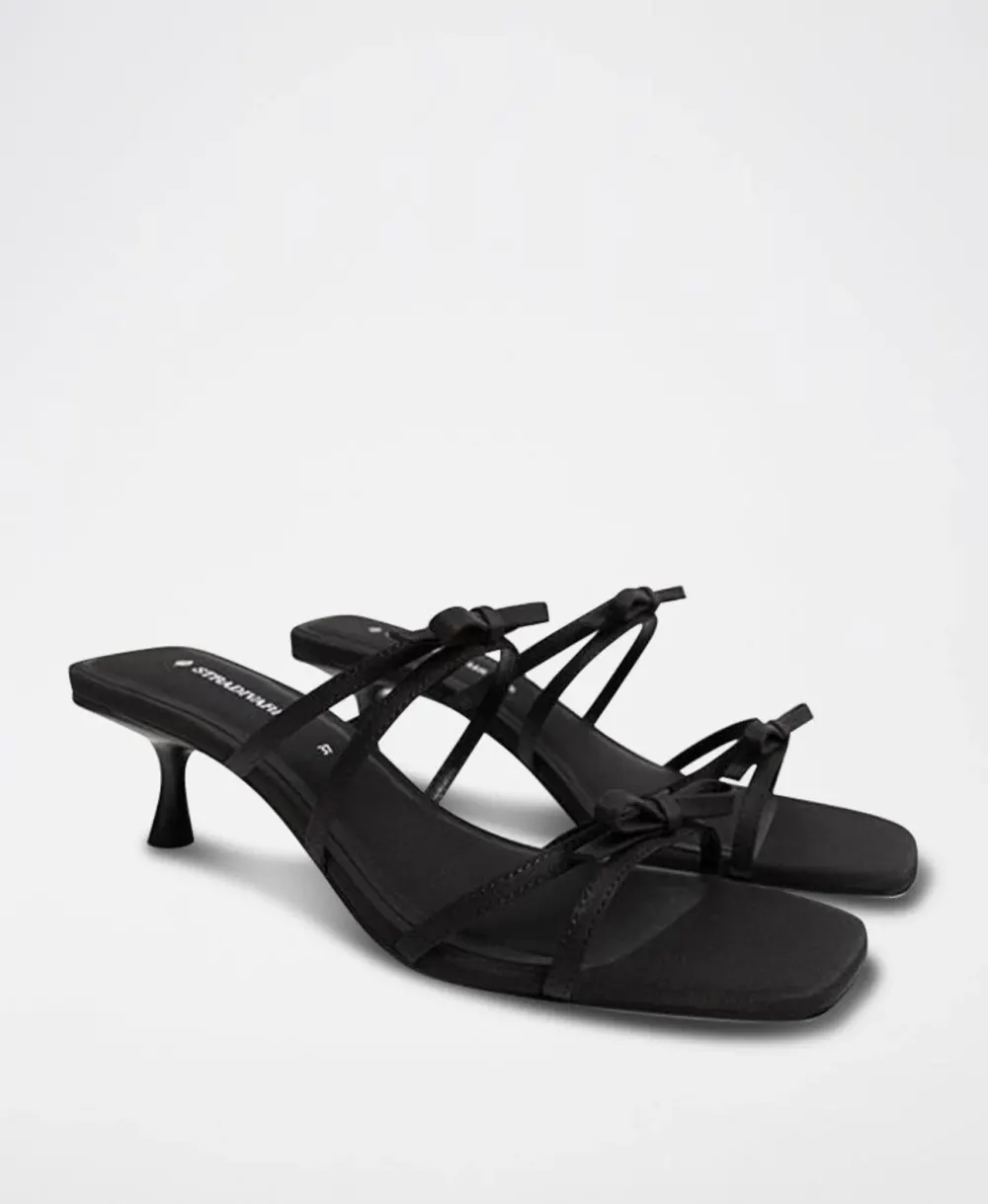 Mule noire duo bande fleur Stradivarius