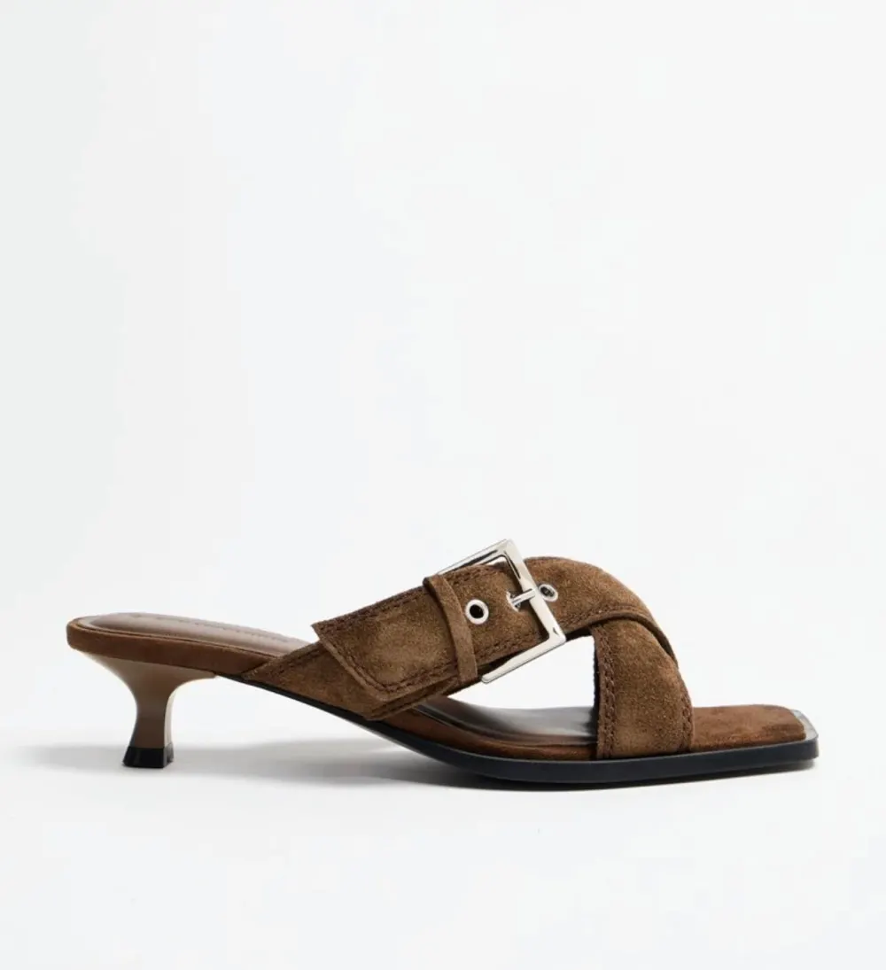 Mule marron Stradivarius