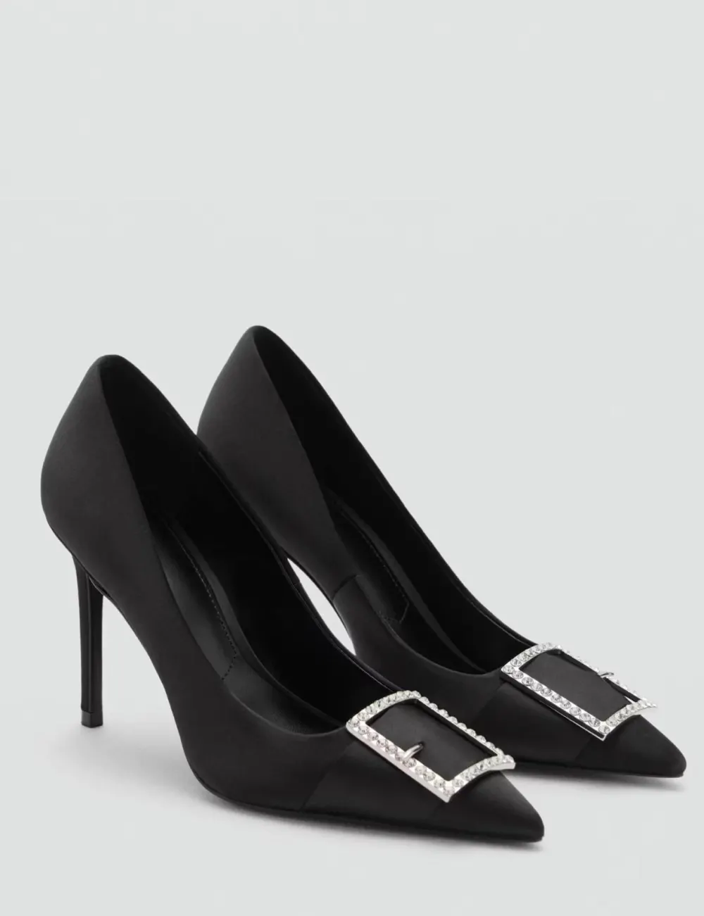 Escarpin noire à boucle argentée Mango