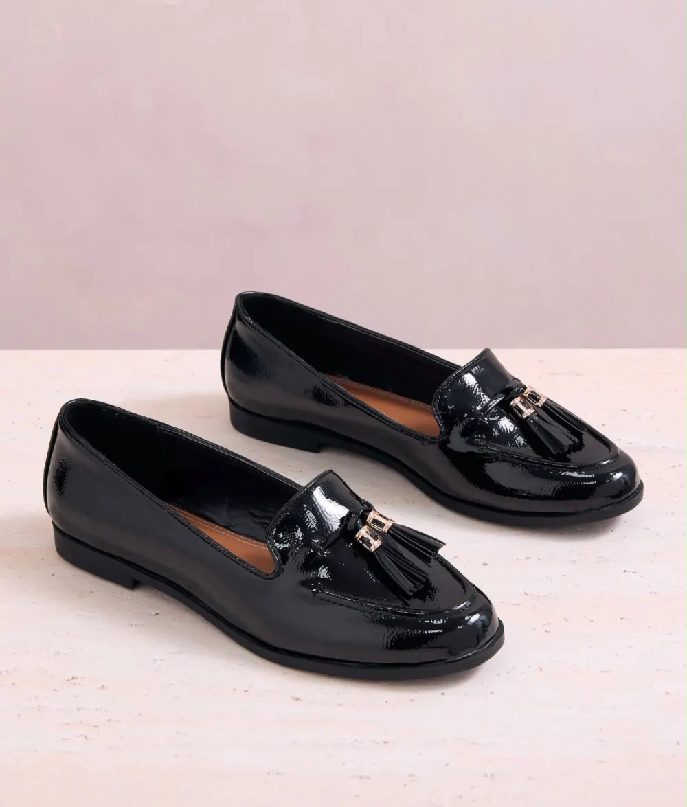 Mocassin noire vernie à pompons Lipsy Next
