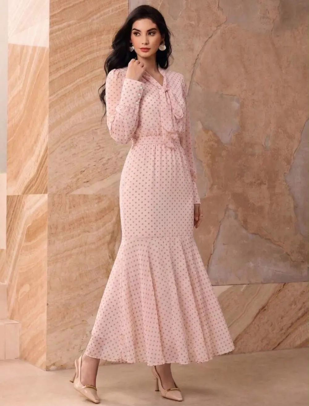 Robe rose à pois blanc