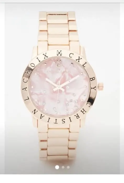 Montre or rosée fond rose Christian Lacroix
