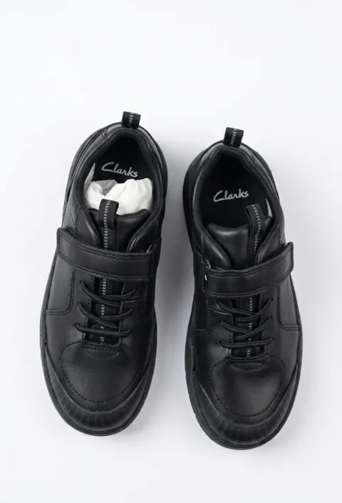 Derby noire à strech Clarks