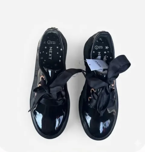 Derby noire vernie à lacets Next