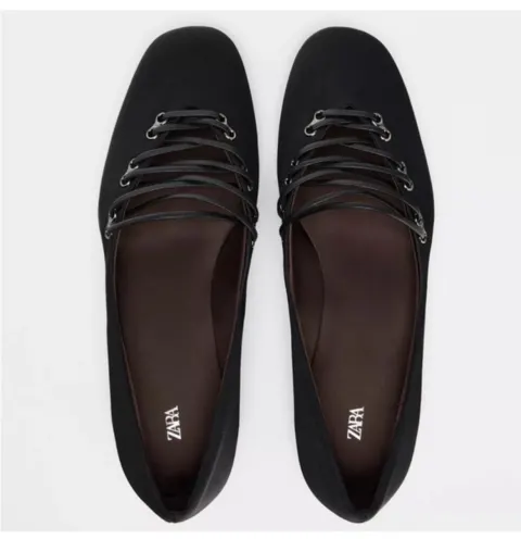 Ballerine noire satinée à cordes Zara