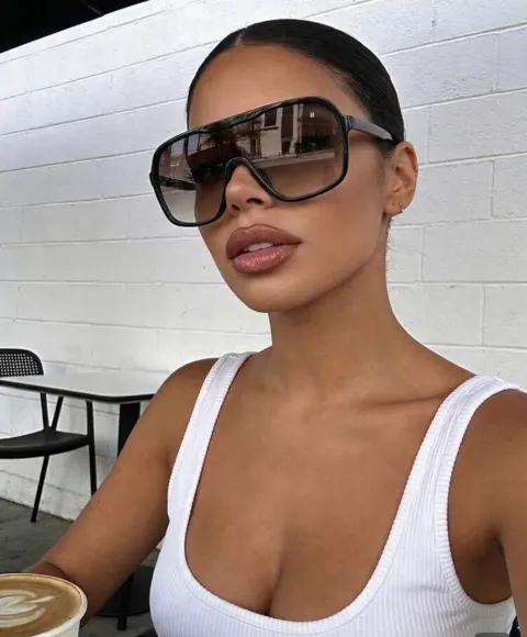 Lunette noire carré grande