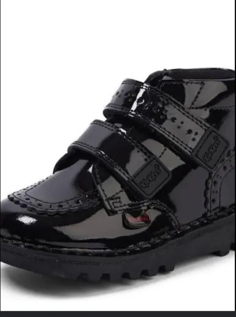 Chaussure noire vernie haute Kickers