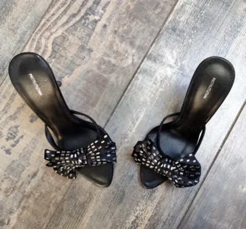 Mule noire à noeud Pretty Little